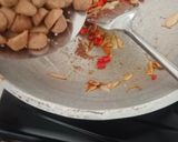 Foto langkah ke 4 dari resep Tumis Kecap Sosis Bakso.