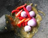 A picture of step 2 of Tahu Gejrot (Indonesian Fried Tofu with Sweet, Savoury, Sour, Spicy Dressing).