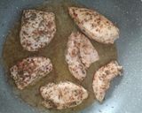 Sajtos-Cayanne borsos ananászos csirke petrezselymes krumplival recept fázis 2 fotója