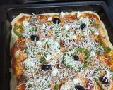 صورة لخطوة 3 من وصفة بيتزا كاري🍕بالسميد روعة روعة
