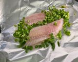 Une image de l'étape 7 de Filets de lieu jaune au poivron vert, persil et citron.