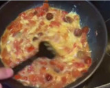 Foto del paso 4 de la receta: Huevos revueltos con tomate