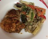 Foto del paso 2 de la receta: Pollo al pimentón con verduras salteadas cremosas