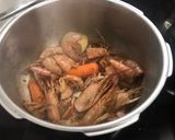 Foto del paso 1 de la receta: Guiso de garbanzos con gambones