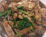 Foto langkah ke 4 dari resep Tumis sayap ayam jamur kancing berkuah.