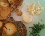 Foto del paso 1 de la receta Rovellons con Ajo y Perejil