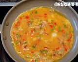A picture of step 4 of Noodles omelette (Egg noodles omelette).