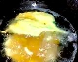 A picture of step 3 of Palak k pakorhay #IftarContestwithHuma #Cookpadapp.