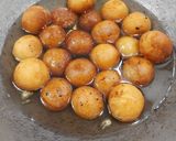 सूजी के ग़ुलाब जामुन (Suji ke gulab jamun recipe in Hindi) रेसिपी चरण 7 फोटो