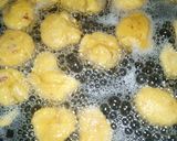 A picture of step 3 of Dahi Phulki.