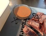 Une image de l'étape 2 de Travers de porc marinés grillés et poivrons tricolores.