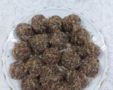 A picture of step 2 of Nuts chocolate nariyal ladoo.
