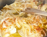 Foto del paso 2 de la receta: Medallón de merluza en salsa de tomate con cebolla