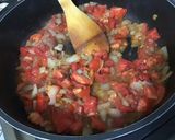Une image de l'étape 11 de Dahl de lentilles jaunes aux carottes violettes, tomates et courgette.