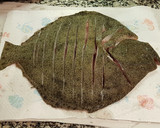 Foto del paso 1 de la receta: Rodaballo salvaje al horno con guarnición de patatas y cebolla