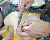 Foto del paso 2 de la receta: Pollo deshuesado relleno al horno