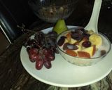 A picture of step 4 of Yogurt fruits salad.