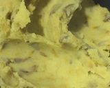 Foto del paso 3 de la receta: Arepa de puré de papa y plátano con crema de espinaca y almendra