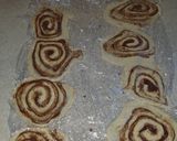 A picture of step 4 of Cinnamon bun apple pie.