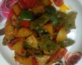 आलू शिमला मिर्च की सब्जी (aloo shimla mirch ki sabzi recipe in Hindi) रेसिपी चरण 4 फोटो