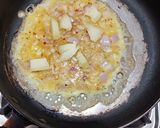 A picture of step 2 of Egg Onion omlette Chapati pizza.