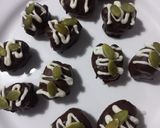 Foto langkah ke 4 dari resep Kurma Coklat Isi Keju Oles.