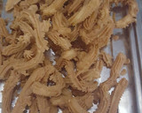 Foto langkah ke 3 dari resep Kue akar kelapa wijen.
