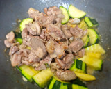 櫛瓜香炒雞肉佐蝦仁的食譜步驟4照片