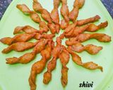 A picture of step 6 of Moong dal ke twisted namak pare.