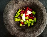 A picture of step 1 of Mosdeng Serma (Tomato chutney).