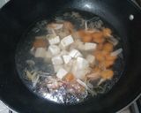 Foto langkah ke 3 dari resep 61. Sup tahu jamur tiram.