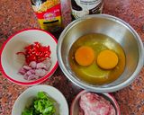 รูปขั้นตอนการทำที่ 1 ของ ไข่เจียวหมูสับ ใส่พริก+หอมแดง