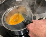 Foto del paso 7 de la receta: Medallons de rap amb salsa holandesa de'ametlles