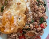 รูปขั้นตอนการทำที่ 5 ของ ผัดกะเพราหมูสับไข่ดาว