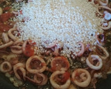 Foto del paso 3 de la receta: Paella marinera con tirabeques