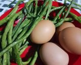 Foto langkah ke 1 dari resep Tumis Telur Kacang Panjang.