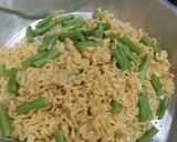 Foto langkah ke 1 dari resep Mie Goreng Simpel Anti Ribet (Indomie Goreng).