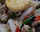 รูปขั้นตอนการทำที่ 2 ของ "เกี้ยมอี๋ผัดกะเพราเต้าหู้หมูสับ" 🌿🐷🌶