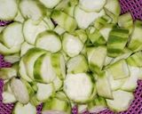 Foto langkah ke 1 dari resep Oyong Kuah Santan.