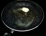 Foto del paso 2 de la receta: Piña caramelizada con miel