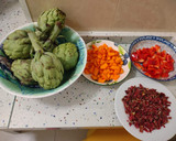 Foto del paso 3 de la receta: Alcachofas rellenas de jamón con salteado de frutas, verduras y frutos secos