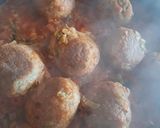 Foto del paso 4 de la receta: Albóndigas de merluza en salsa con penne rigate