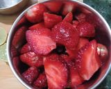 A picture of step 1 of Strawberry grapes mocktail.