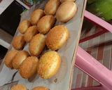 Foto langkah ke 5 dari resep Donat Burger/Donat Sosis.