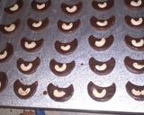 Foto langkah ke 5 dari resep Coklat Mede Cookies.