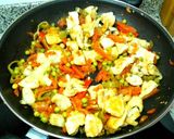 Foto del paso 4 de la receta: Fideuá con pollo y verduras