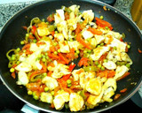 Foto del paso 4 de la receta: Fideuá con pollo y verduras