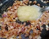 A picture of step 2 of Spicy mushroom gravy.
