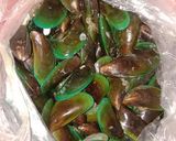 Foto langkah ke 1 dari resep Kerang Hijau Pedas Manis.