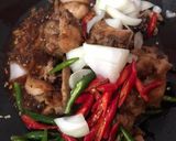 Foto langkah ke 5 dari resep Ayam Saos Lada Hitam.